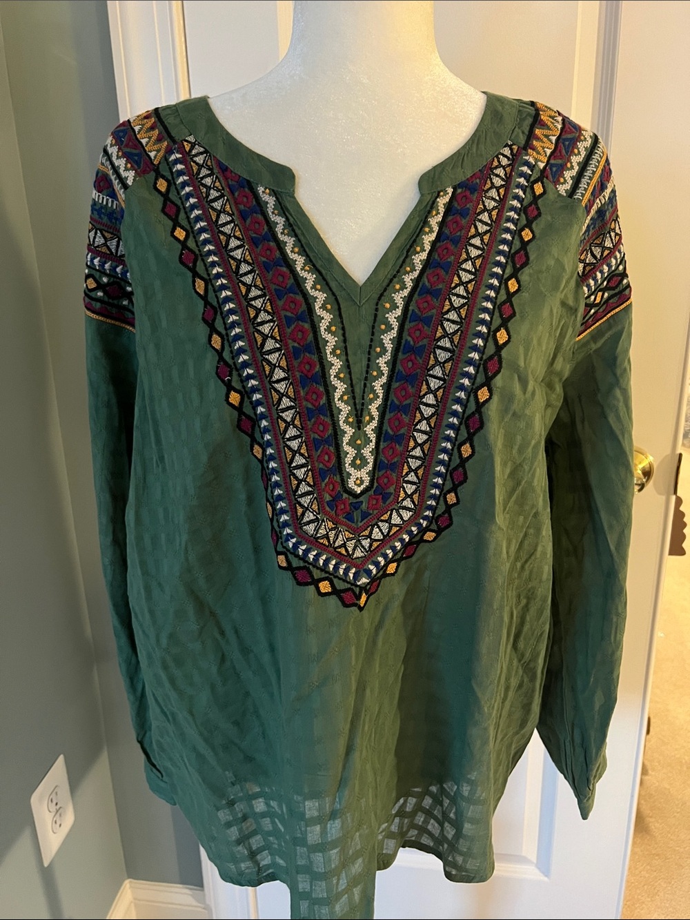 Tolani Olive Green Embroidered V-Neck Tunic (by Sundance) P2P 23.5”